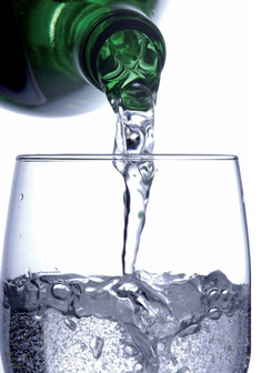 acqua-minerale-bicchiere-640x910.png
